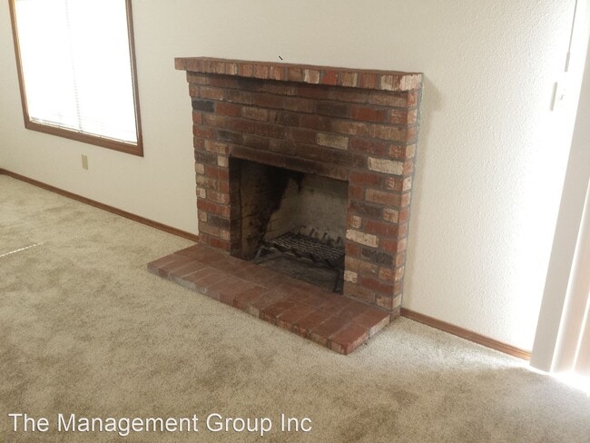 Building Photo - 8709 NE Mason Dr