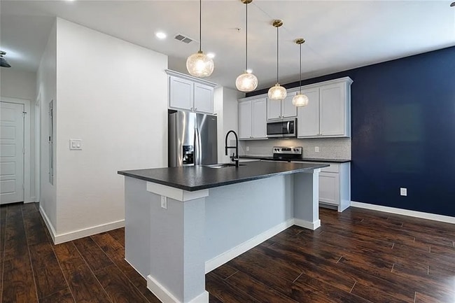 Photo - 800 S Welch St Apartment