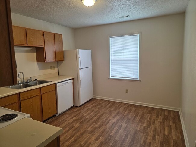 Building Photo - 26 Mustang Ct