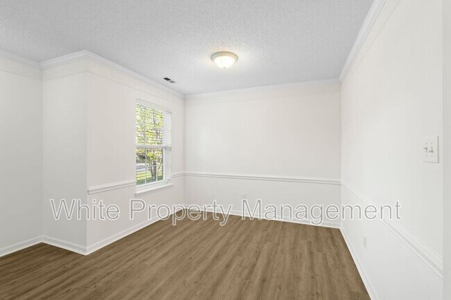 Foto del edificio - 15505 De Havilland Dr