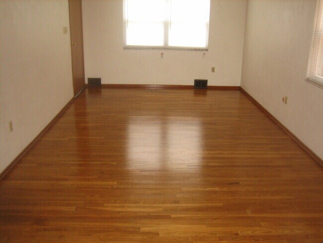 Livingroom - 149 S Euclid Ave