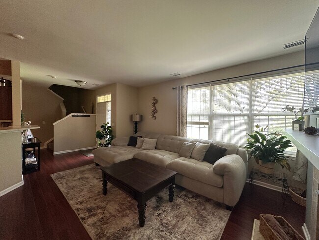 Foto del edificio - 47480 Pembroke Dr