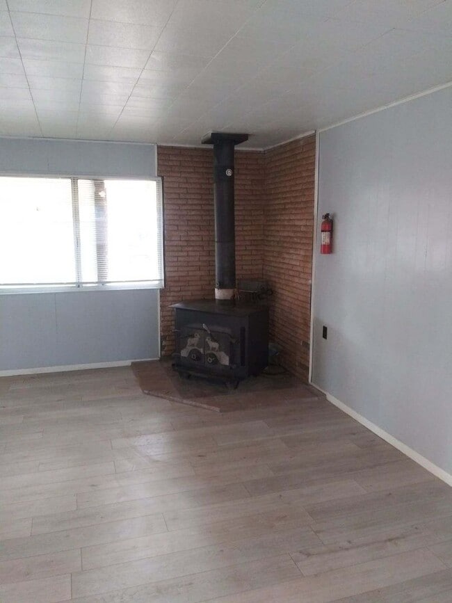 Building Photo - COMING IN AUGUST! Turn' Key 3-Bed Mountain...