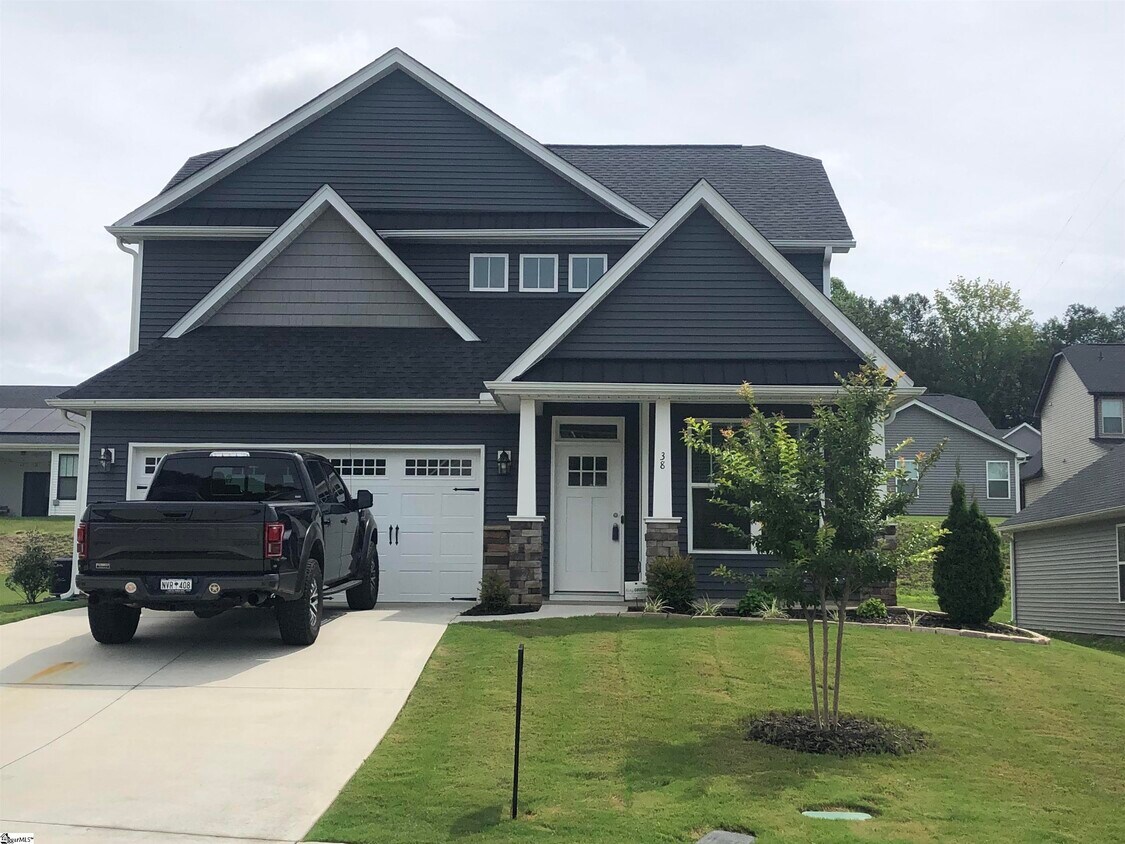 Foto principal - 38 Mendham Ln