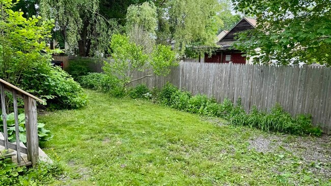 Building Photo - 9 Plum Ln