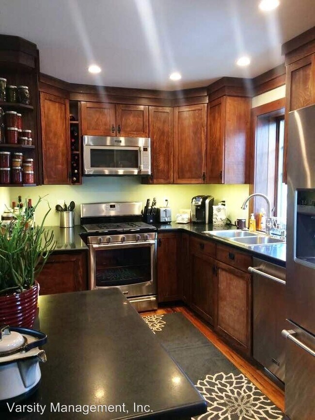 Foto del edificio - 215-217 Packard St