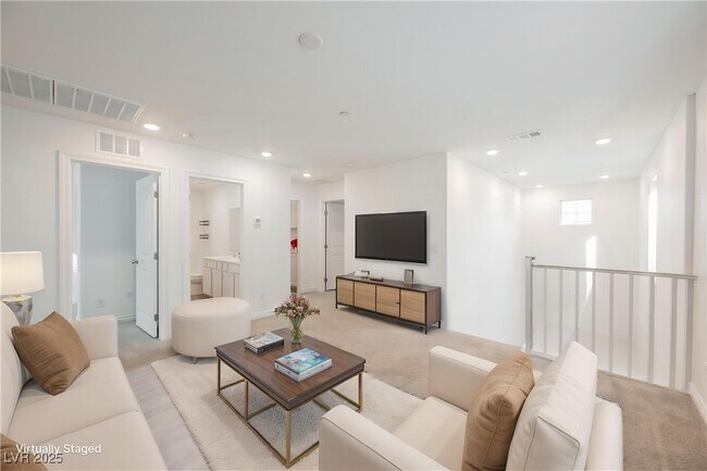 Foto del edificio - 376 Yellow Finch Ln