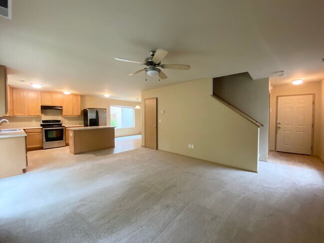 Foto del edificio - Practical 3 bedroom, 2190 Sqft Kent Home