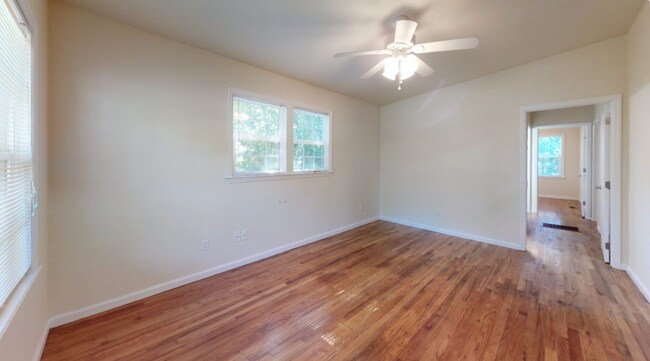Building Photo - 1633 Mayhew St