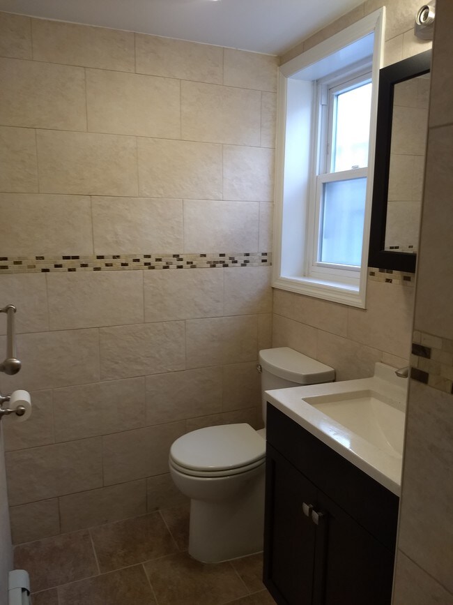 Bathroom - 63 Oxford Pl