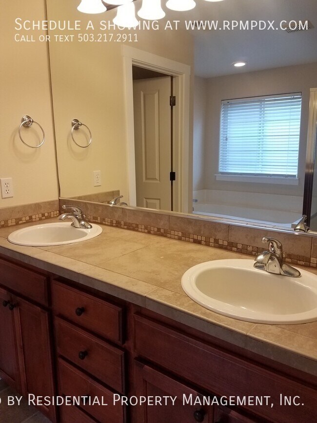 Foto del edificio - 15355 SW Greenfield Dr