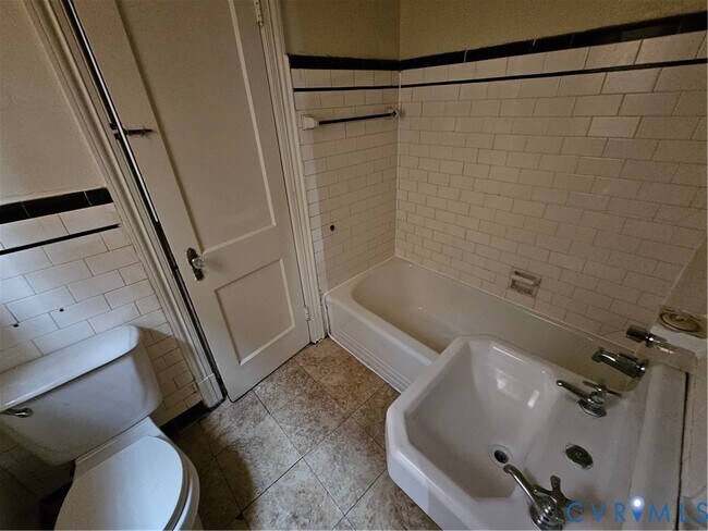 Foto del edificio - 611 E Brookland Park Blvd