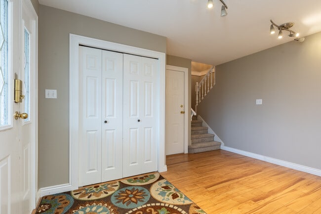 Building Photo - 4658-223A 223a St