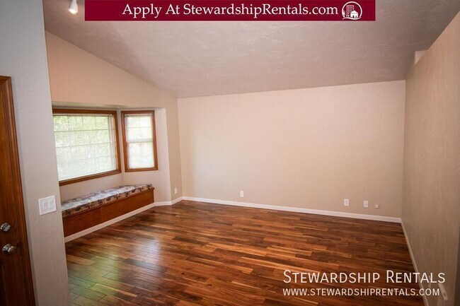 Foto del edificio - 5051 Forsythia St