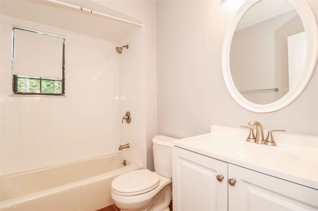 Building Photo - 1 br, 1 bath  - 567 West Ave Ivy West