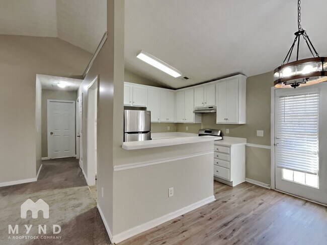 Foto del edificio - 185 Waters Edge Dr