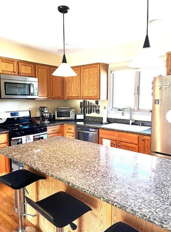 Building Photo - Spectacular 2 Bedroom Waterfront Townhome ...