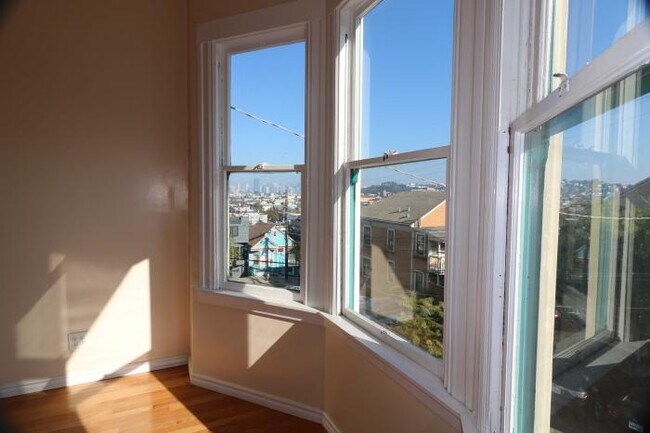 Building Photo - 2 bedroom in San Francisco CA 94110