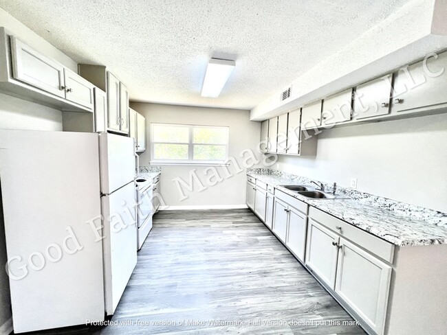 Building Photo - Available NOW! 4 Bedroom/2 Bath