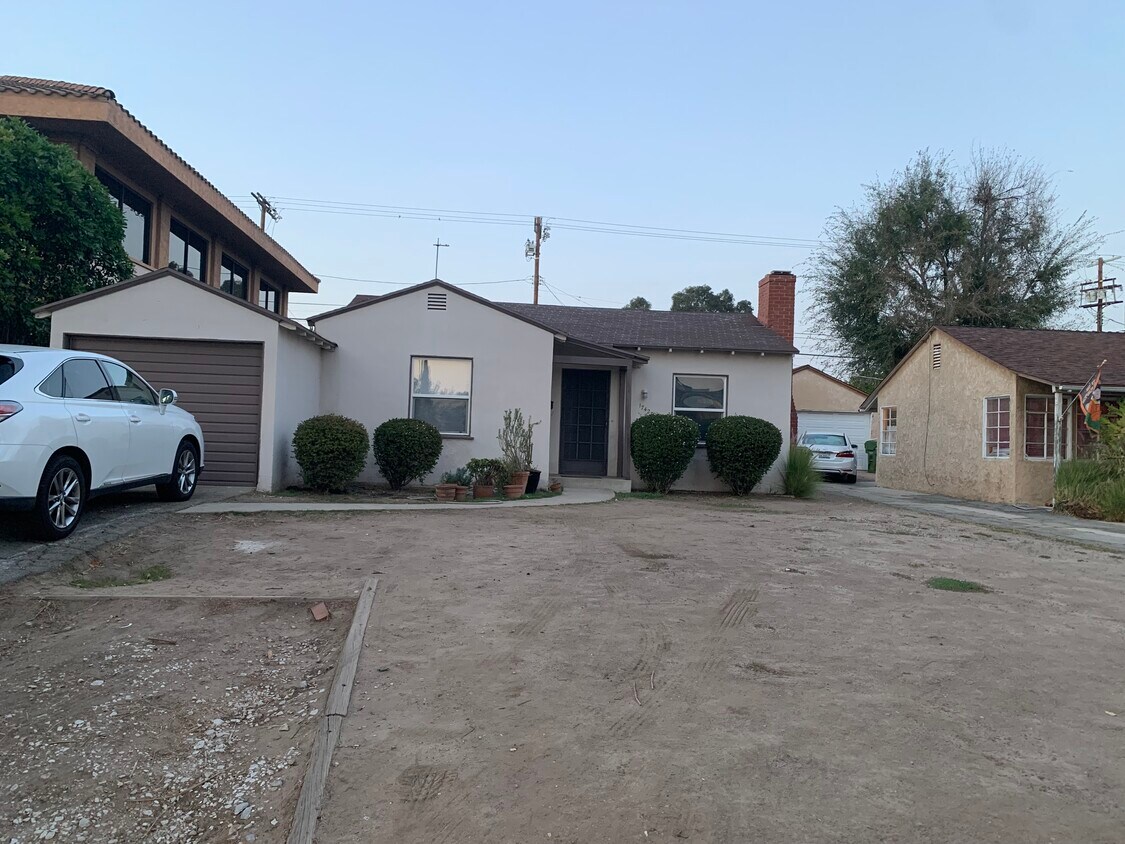 Primary Photo - 17423 Chatsworth St