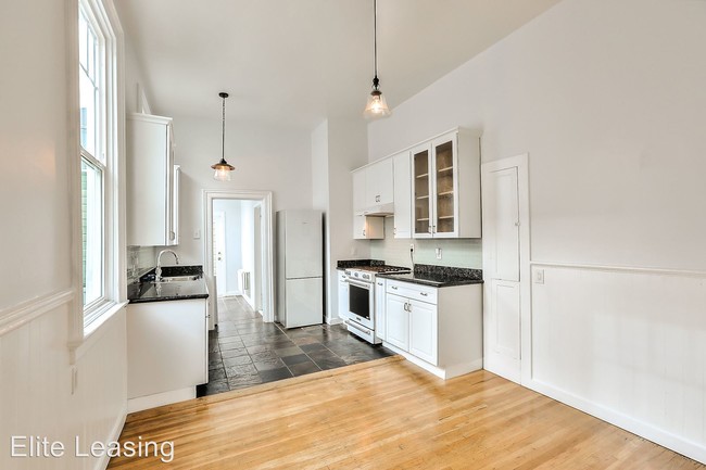 Building Photo - 276 Fair Oaks St