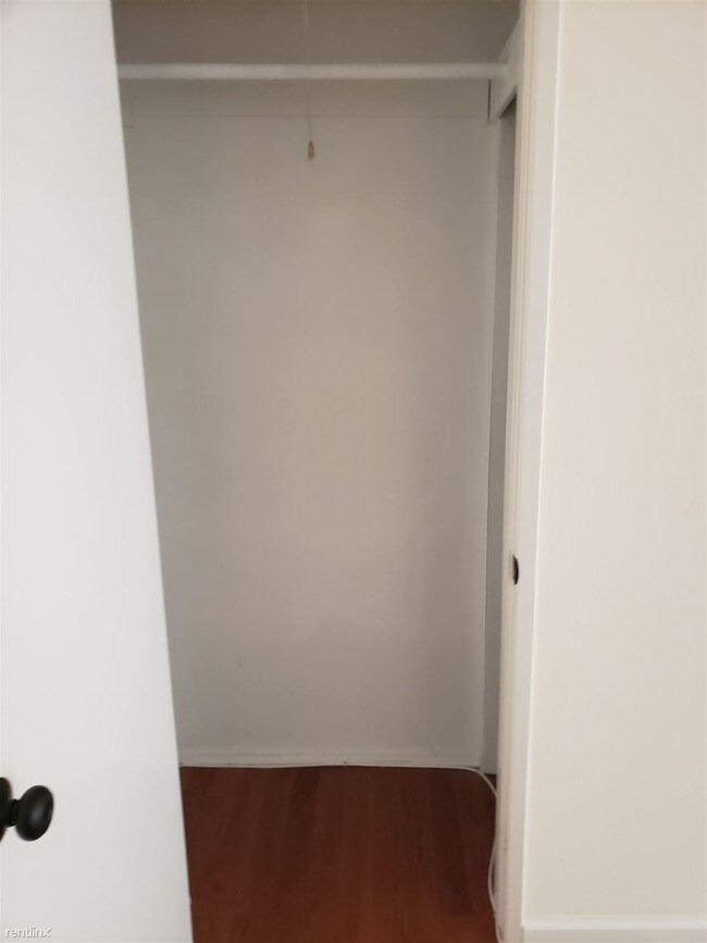 Building Photo - 2 br, 1 bath Apartment - 8013 Blackburn Ave 2
