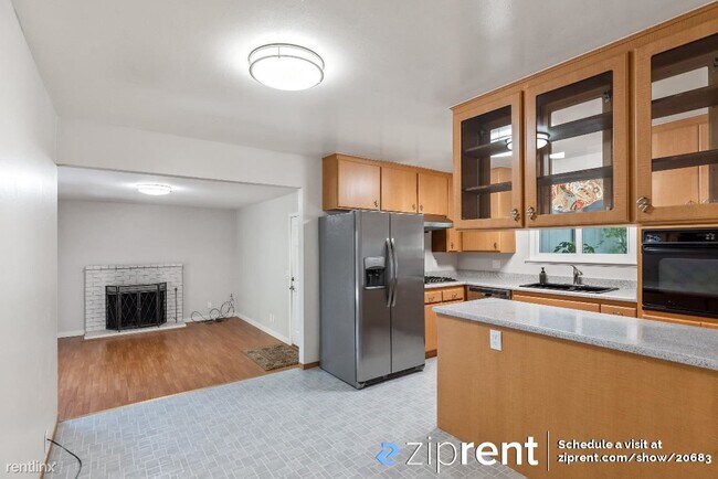 Building Photo - 4 br, 2 bath House - 448 Kings Court, Camp...