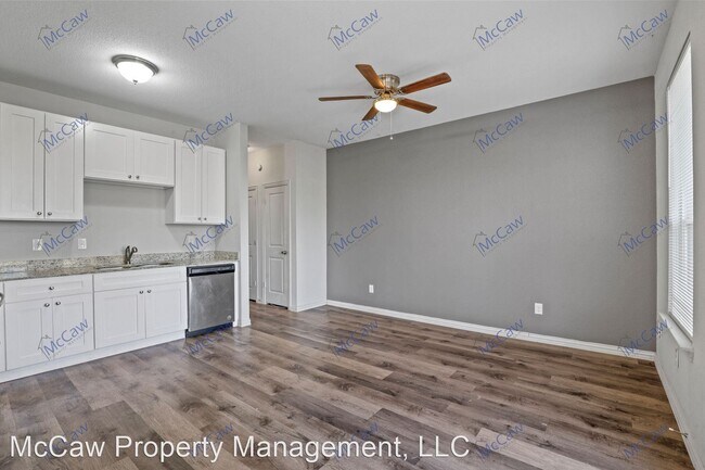 Building Photo - 2 br, 1.5 bath House - 1711 E. Tucker St.
