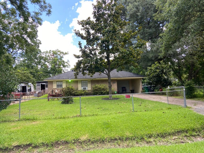 Building Photo - 2505 Garwood Dr