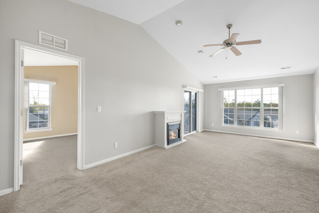 Vaulted ceilings - 1845 Flagstone Cir