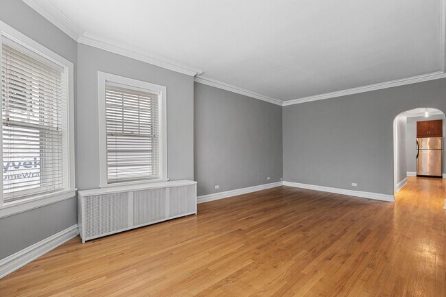 Building Photo - 6108 N Hermitage Ave