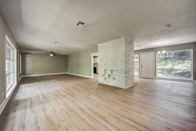 Foto del edificio - 2800 Ionia St