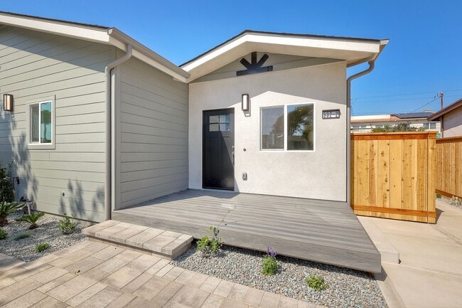 Building Photo - 532 Elm Ave