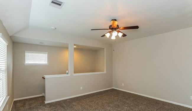 Foto del edificio - 6823 Hunters Way Ln