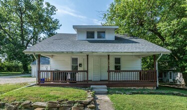 Building Photo - 804 E 11th St