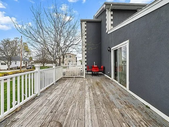 Building Photo - 15 Ancona Rd