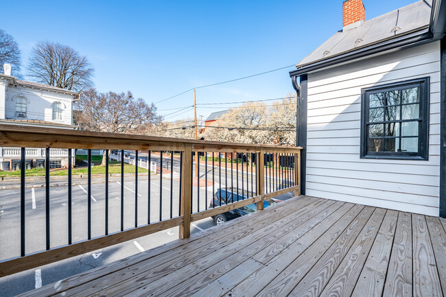 Building Photo - 305 N Loudoun St