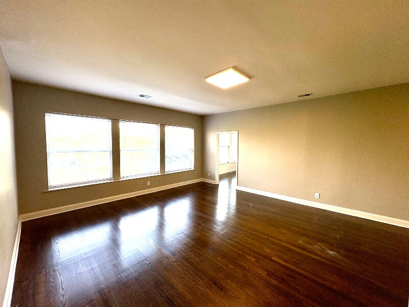 Foto principal - 5115 S Drexel Ave