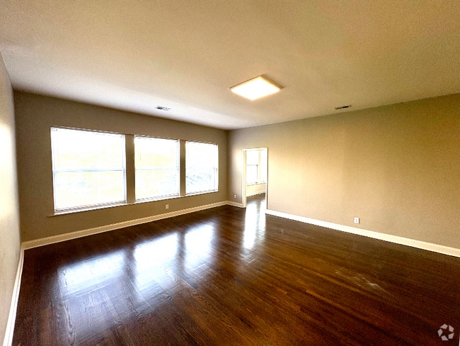 Building Photo - 5115 S Drexel Ave