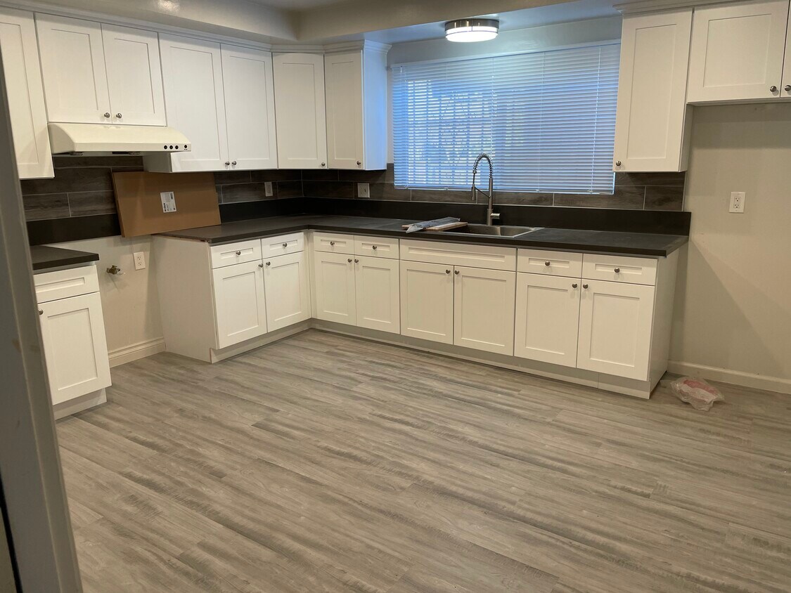 Foto principal - 1419 Bates Ave