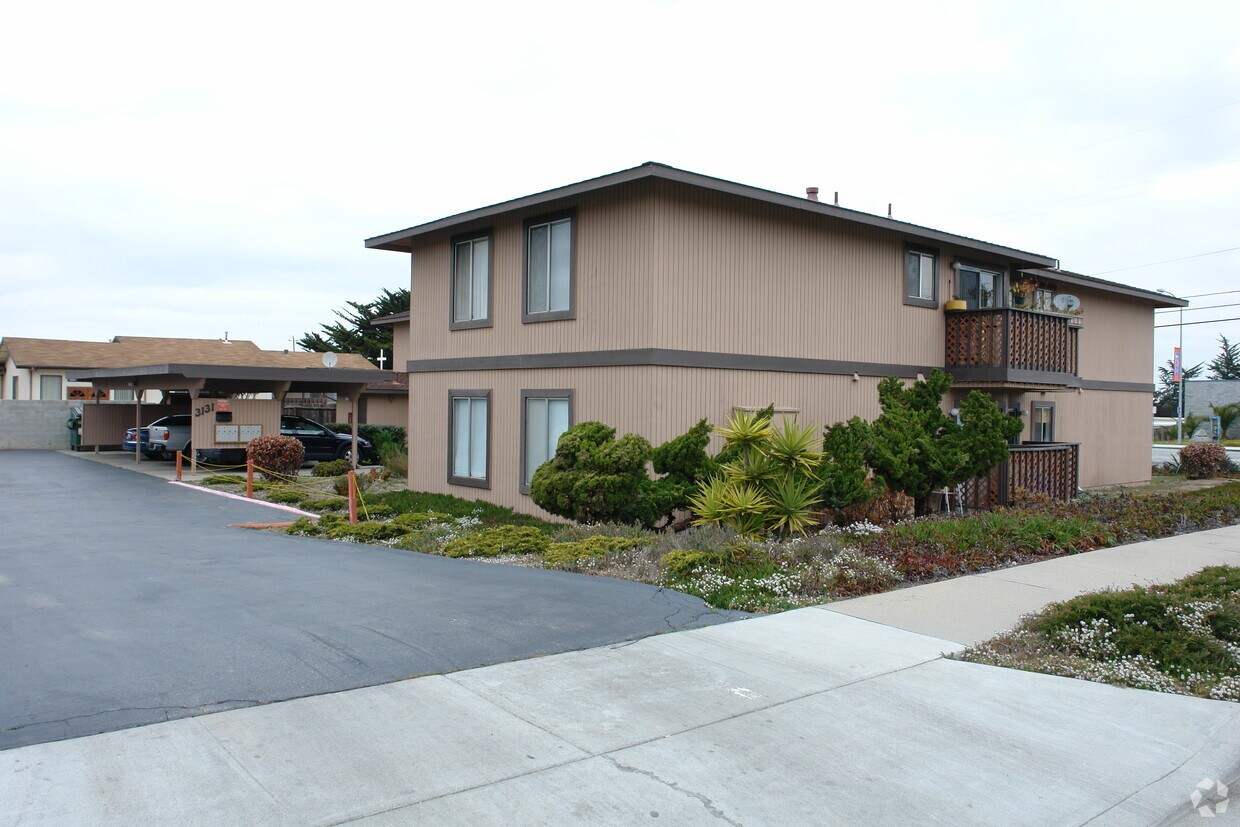 Building Photo - 3131 Bayer St