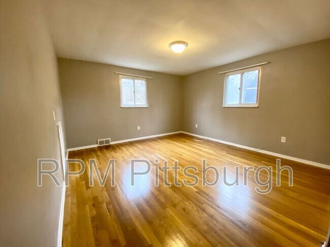Building Photo - 6005 Verona Rd