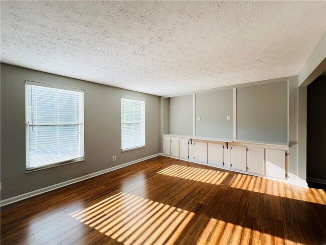 Building Photo - 1340 Taylor Oaks Dr