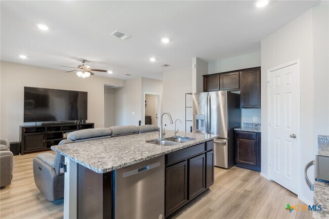 Foto del edificio - 2305 Merganser Dr