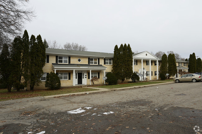 Building Photo - Hillcrest Apartments