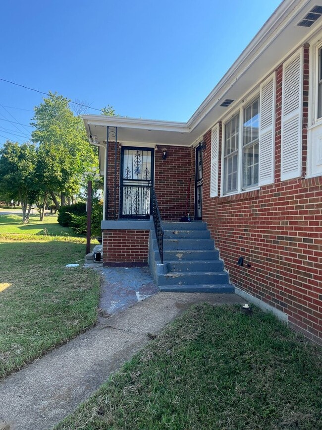 Building Photo - 6533 Thunderbird Dr