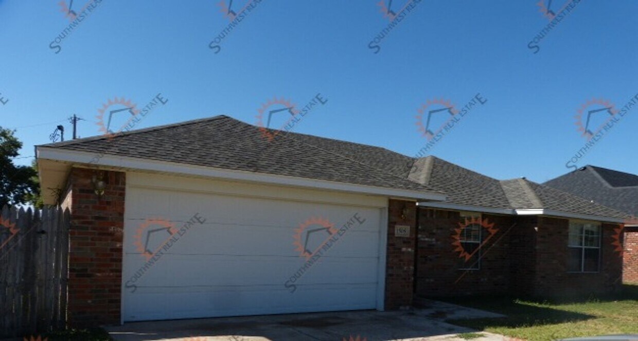 Primary Photo - Beautiful 3 bedroom, 2 bath, 2 car garage ...