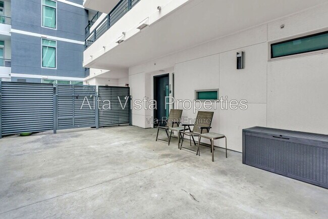 Foto del edificio - 425 W Beech St