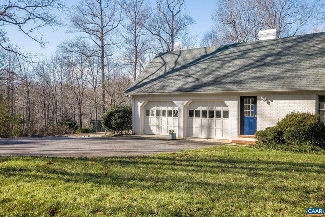 Building Photo - 1125 Old Garth Rd