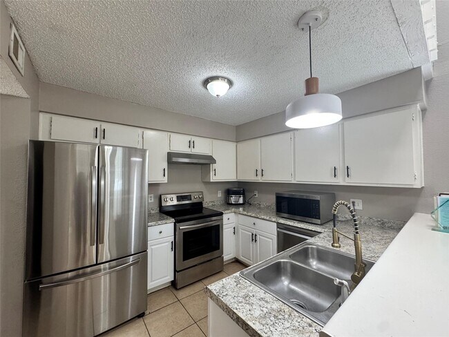 Foto del edificio - 6312 Peacock Hills Dr